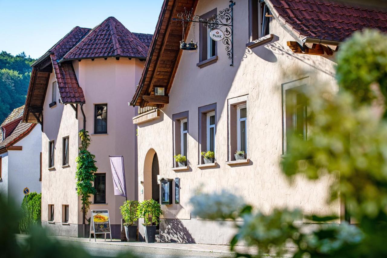 Landgasthaus & Hotel Zur Krone Dahn Extérieur photo