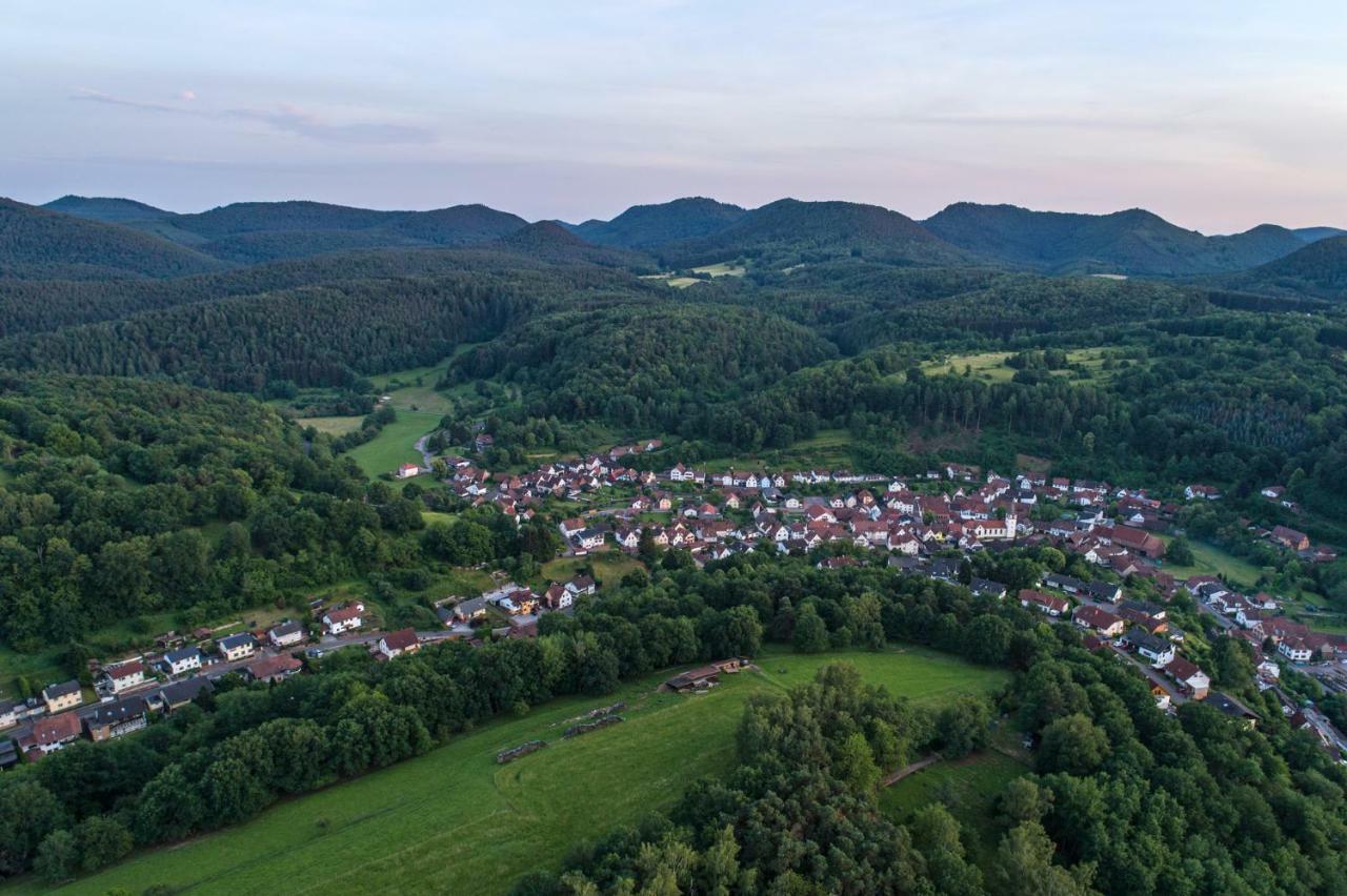 Landgasthaus & Hotel Zur Krone Dahn Extérieur photo